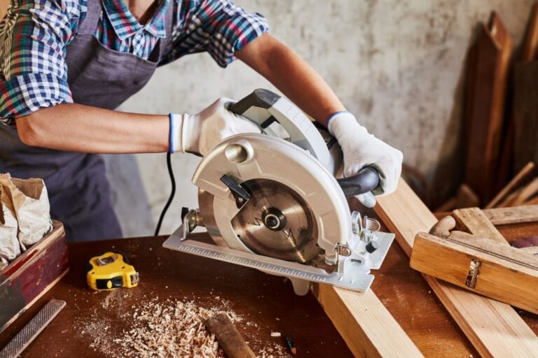 Effortless Woodworking: The Benefits of Electric Crosscut Saws